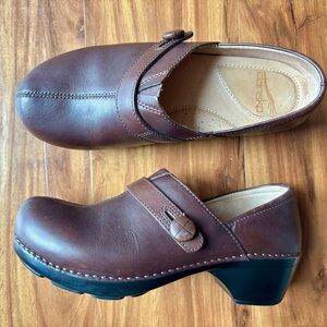 Dansko Women's Brown Leather Slip on Clogs 37